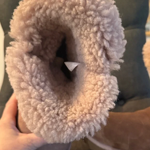 UGGS Pink Boots with Star Charm - Picture 5 of 6